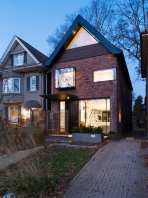 142 Kenilworth House in Toronto