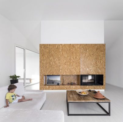 Texugueira House in Leiria design by Contaminar Arquitectos