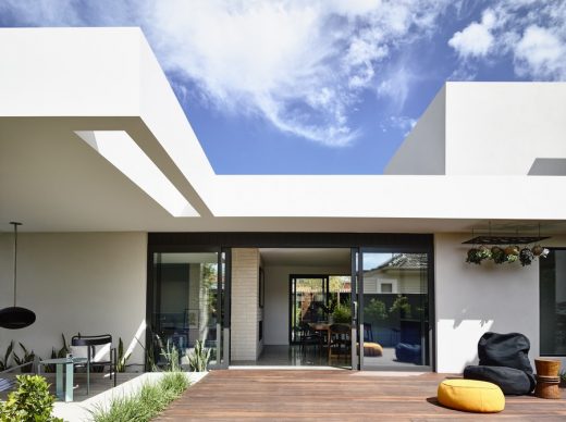 Contemporary House in Melbourne suburb