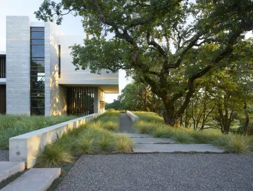 Retrospect Vineyards House in California