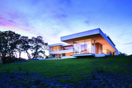 Retrospect Vineyards House in California