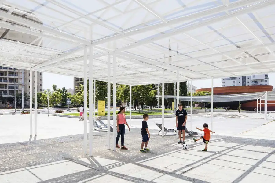 Cloud Seeding Plaza Pavilion in Holon