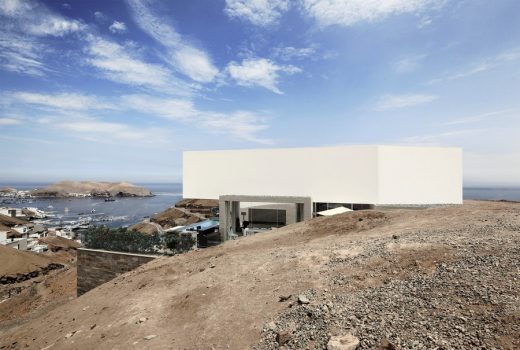 P2 House Poseidon in Pucusana, Peru