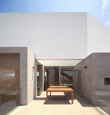 Peruvian residence, South America design by domenack arquitectos