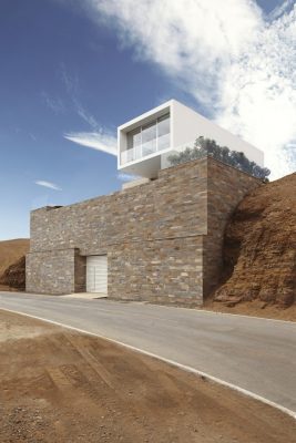 Peruvian property design by domenack arquitectos