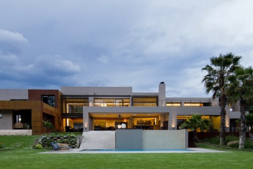 House Sed in Bryanston  design by Nico van der Meulen Architects