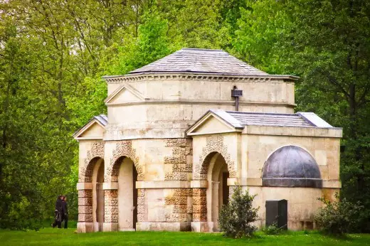 Queen Carolines Temple photo by Garry Knight