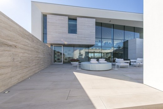 Contemporary Home in Southampton, Suffolk County