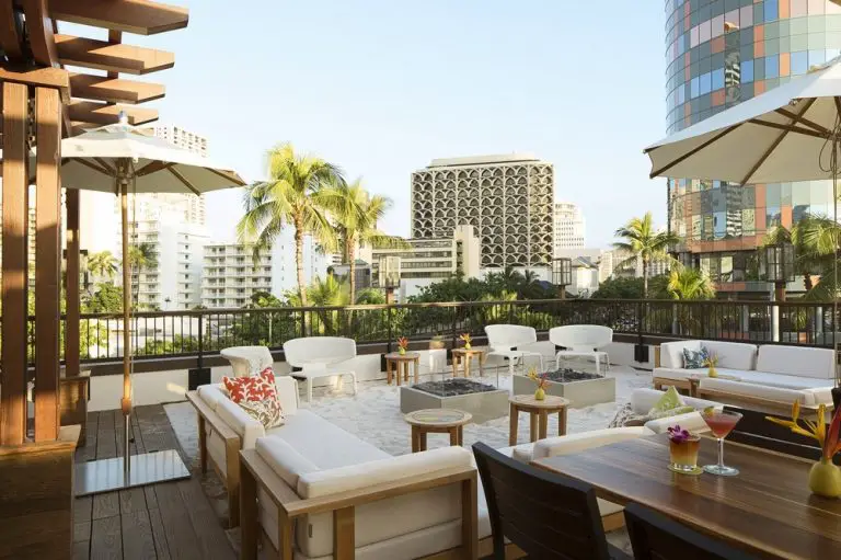 Tommy Bahama Honolulu Restaurant in Waikiki earchitect