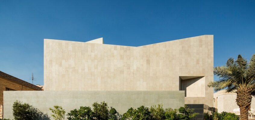 Wall House in Khaldiya, Kuwait Home