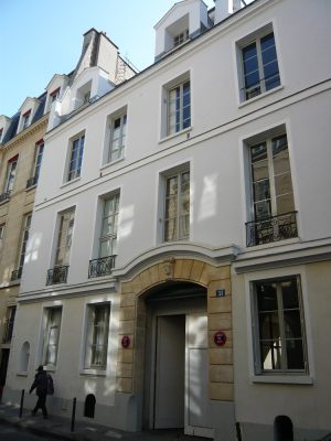 Maison de Verre street