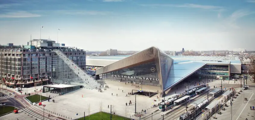 The Stairs in Rotterdam, Stationsplein