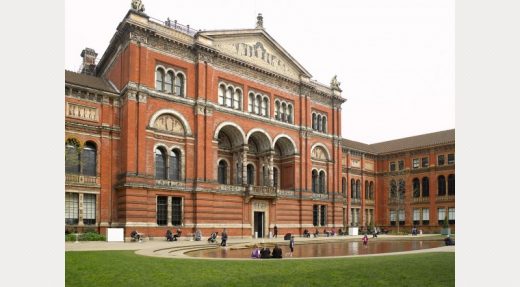 Victoria & Albert Museum London courtyard with pool