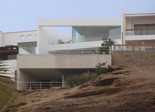 Ave House by Architect Martin Dulanto Sangalli