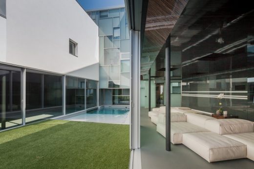 Contemporary Madrid residence