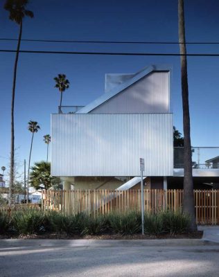 One Window house Venice by Deborah Richmond Architects