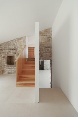 weekend property in Portugal design by Estudio Branco Delrio Arquitectos