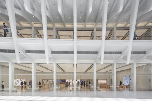 Apple Store WTC Oculus