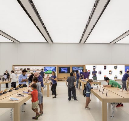 Apple Store WTC Oculus