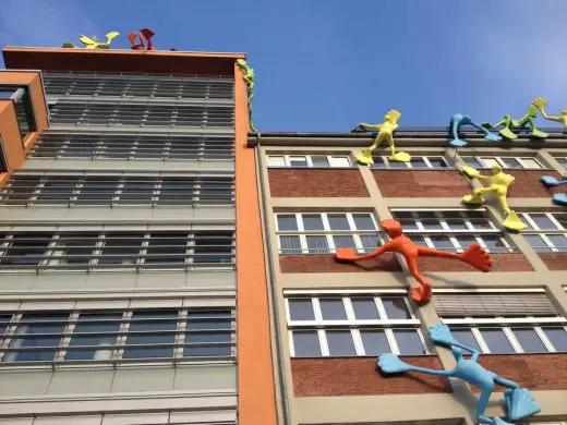 Climbing People Düsseldorf Building