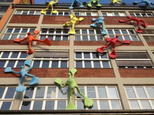 Climbing People Düsseldorf Building