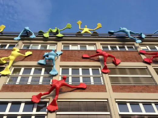 Climbing People Düsseldorf Building