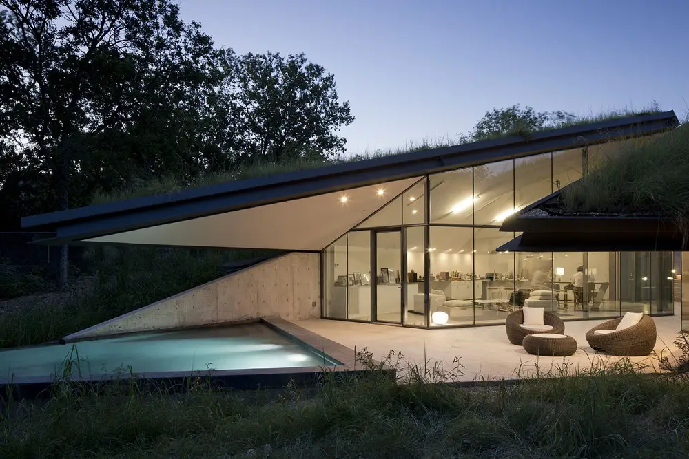 Edgeland Residence in Austin