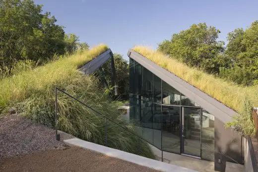 Edgeland Residence in Austin