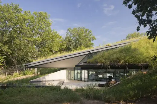 Edgeland Residence in Austin