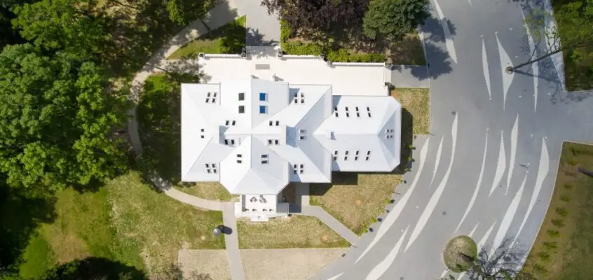 Aquarium Office Complex in Gliwice
