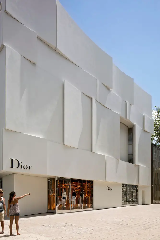 DIOR STORE (©DIOR 2018) NE 39TH STREET PASSAGEWAY (©SB ARCHITECTS 2018) MIAMI  DESIGN DISTRICT MAIMI FLORIDA USA Stock Photo - Alamy