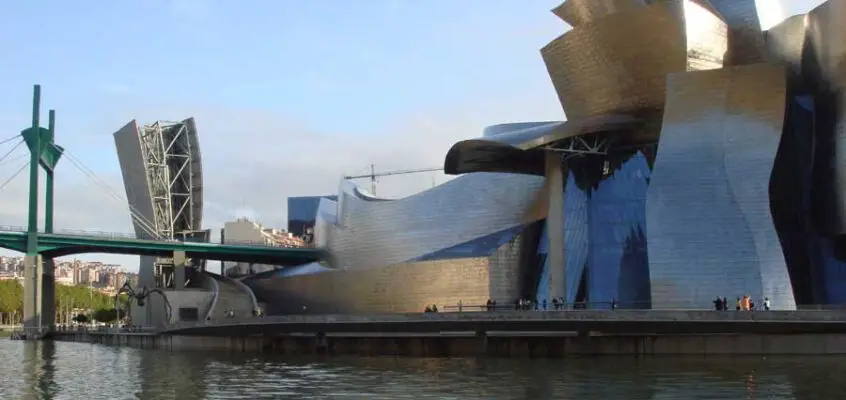 Guggenheim Museum Bilbao: Frank Gehry Spain
