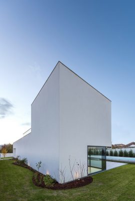 New home in Portugal design by AZO. Sequeira Arquitectos