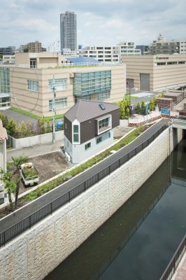 Riverside House in Horinouchi