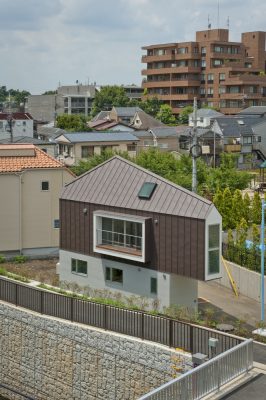 Riverside House in Horinouchi