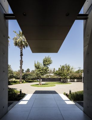 A Concrete Composition House