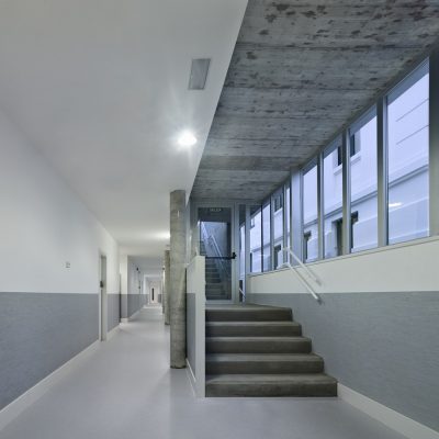 Ampliación de edificio modernista para aulario en Sada
