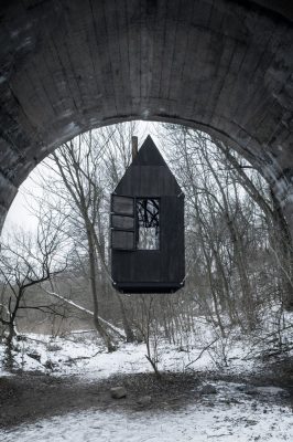 Suspended Cabin in the Czech Countryside design by H3T Architekti