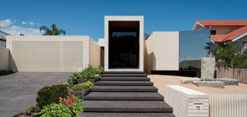 Ivanhoe House in Melbourne, Suburban Home