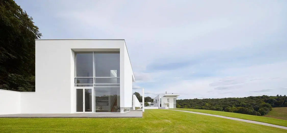 English house by Richard Meier & Partners Architects LLP