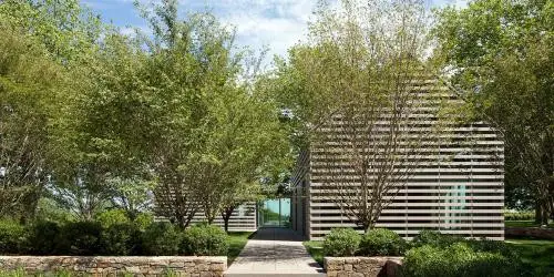 Guest House in Wainscott, The Hamptons | www.e-architect.com