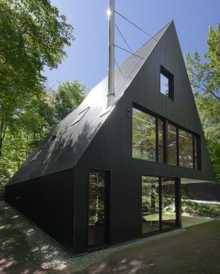 Best Residential Architecture, Single Family - Jean Verville Architecte: FAHOUSE, Eastern Townships, Canada