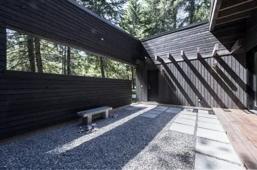 Courtyard House on a River