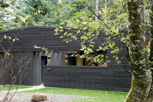 Courtyard House on a River