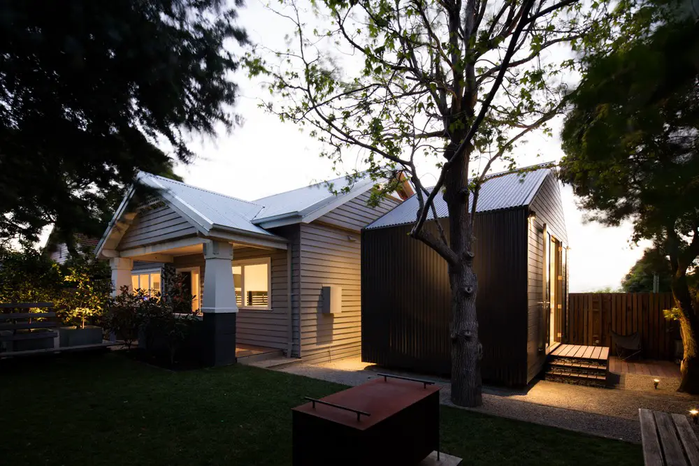 Glass Link House in Melbourne