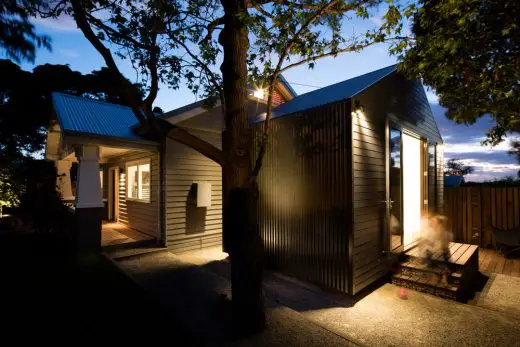 Glass Link House in Melbourne