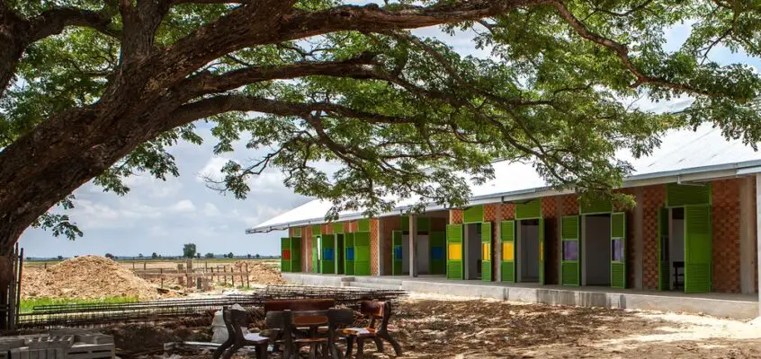 Khyaung School in Cambodia Building