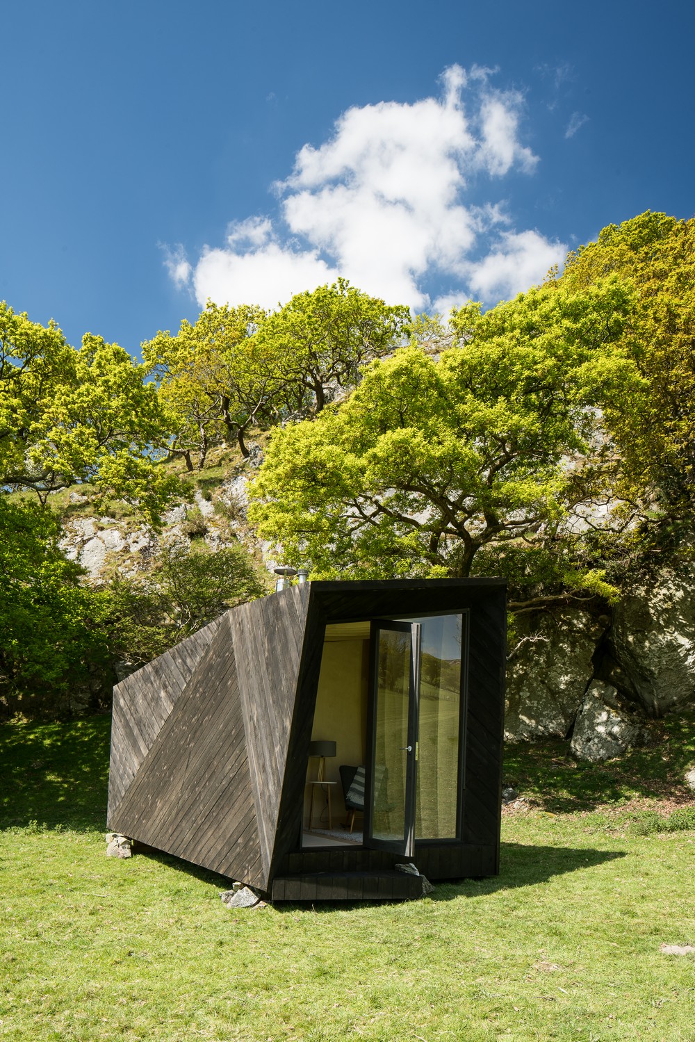 Arthur’s Cave Pop-up Hotel Cabin at Castell y Bere | www.e-architect.com