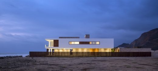 Puerto Cayo House by Gabriel Rivera Arquitecto