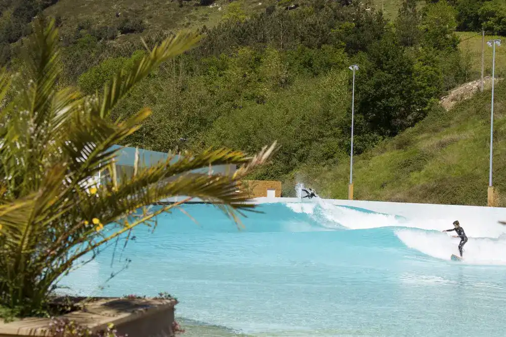 Wavegarden Scotland Ratho Quarry Wave Park